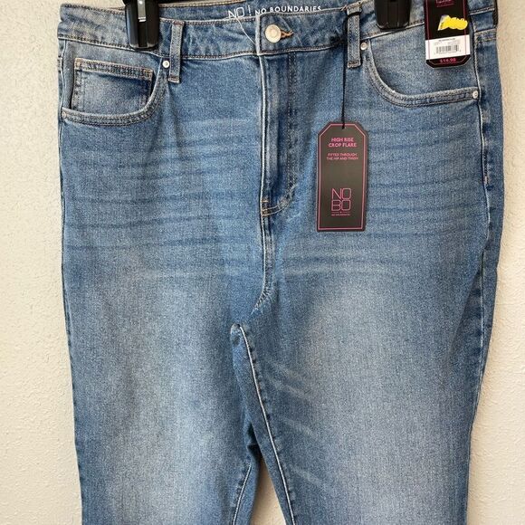 NWT No Boundaries High Rise Cropped Flare Jeans Size 17 - Picture 2 of 6